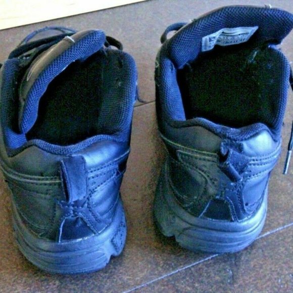 Nike Sneakers Lace Up Kids Shoes Black Trainer Youth Size 11.5 C Low Top Sports - Picture 7 of 16